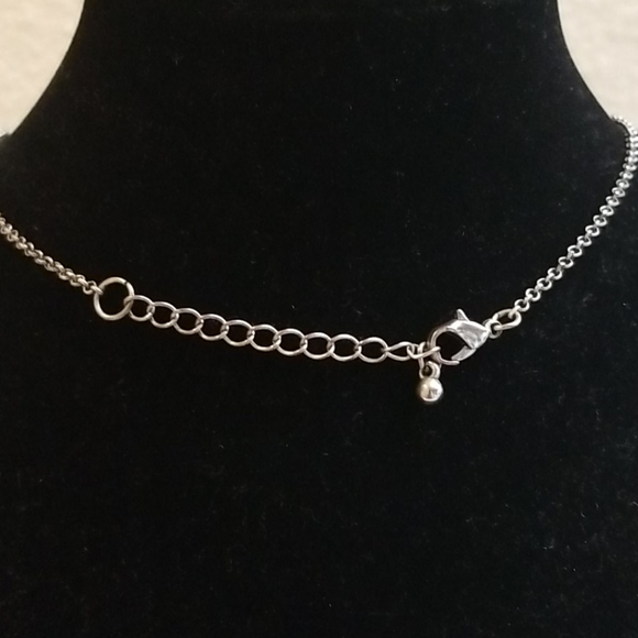 Silver carved flower jeweled accent necklace - Picture 4 of 4